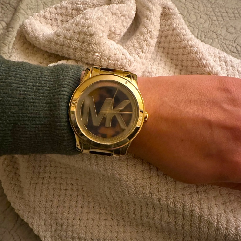 ‼️🚨saleMichael Kors Womens oversized face watch in a gold tortoise shell…